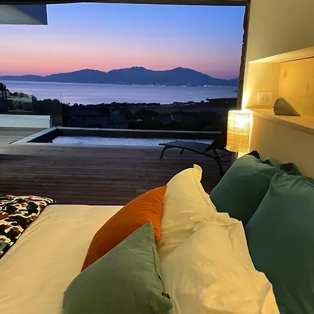Vue Piscine Villa *